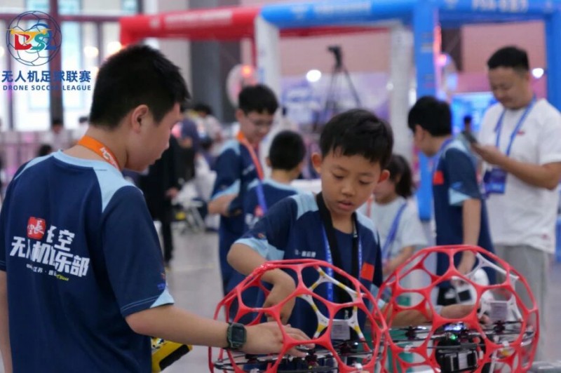 中國(guó)無人機(jī)足球聯(lián)賽貴陽精彩瞬間 中國(guó)無人機(jī)足球聯(lián)賽貴陽精彩瞬間