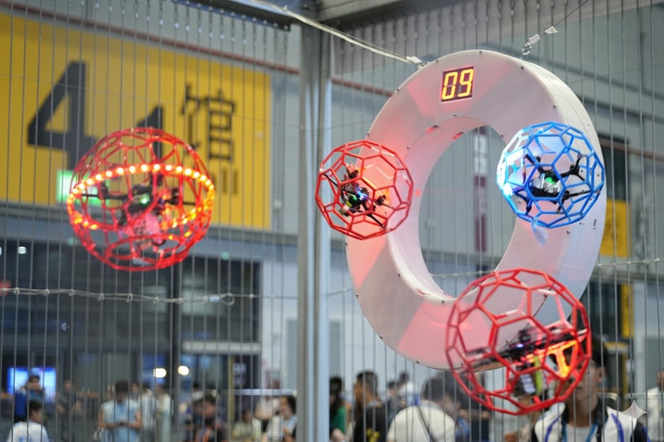 無(wú)人機(jī)足球 無(wú)人機(jī)足球